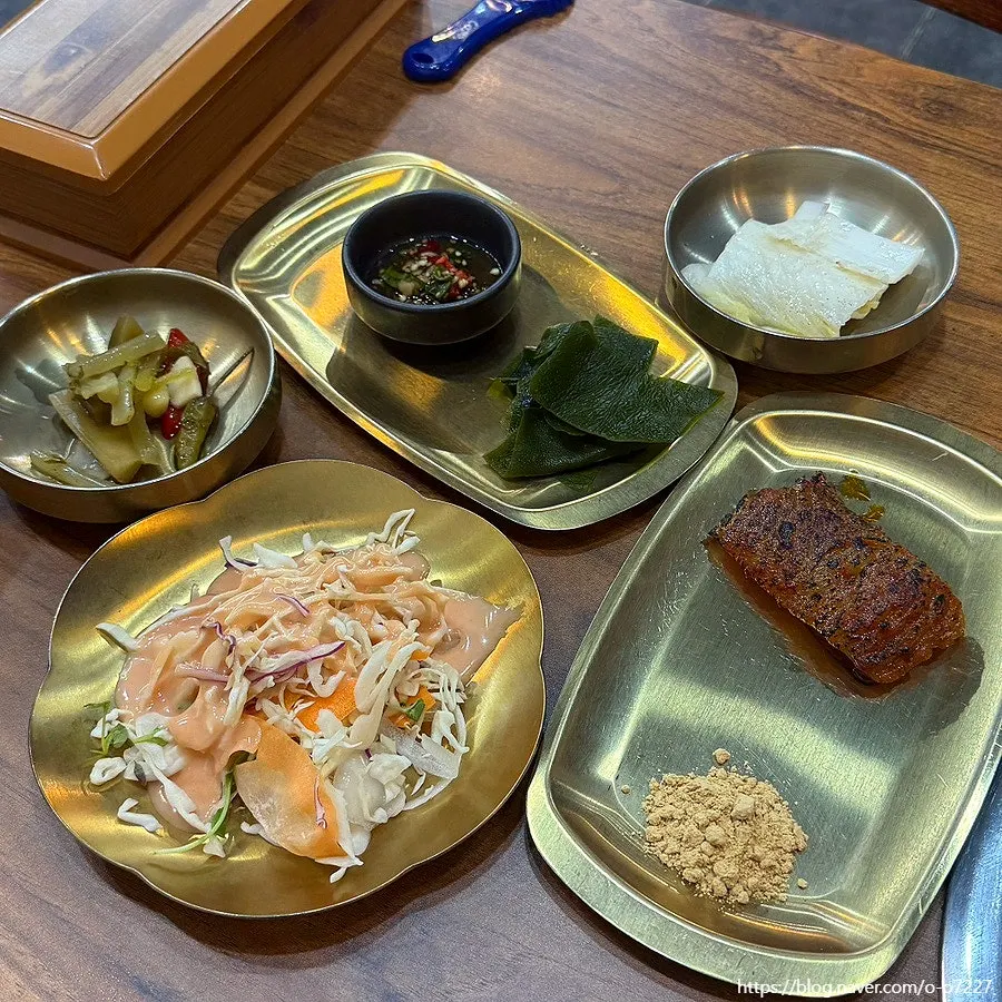 Personal side plate with spicy sauce, salt, and teriyaki sauce