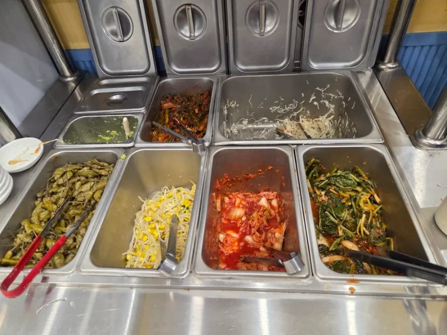 조개탕과 보쌈 세트 메뉴 안내