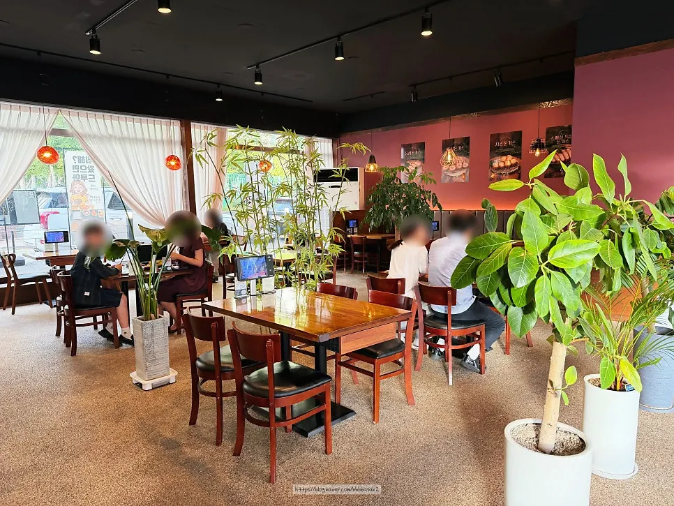 Dining hall with customers at Gyeomson Donkatsu Geomdan Branch