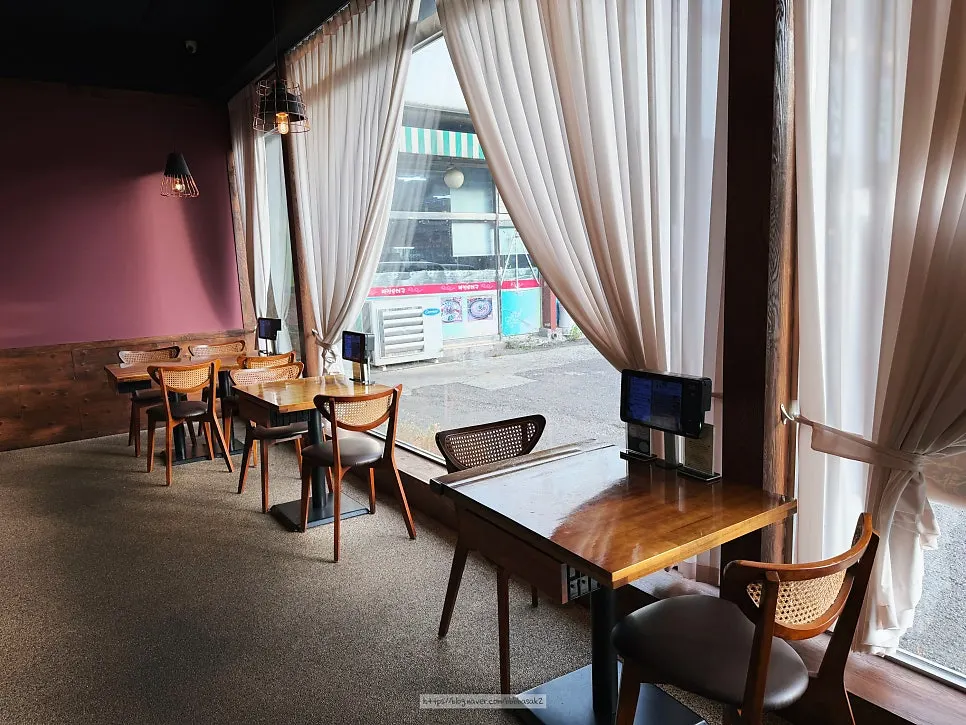 Four-person table and sofa seating at Gyeomson Donkatsu Geomdan Branch