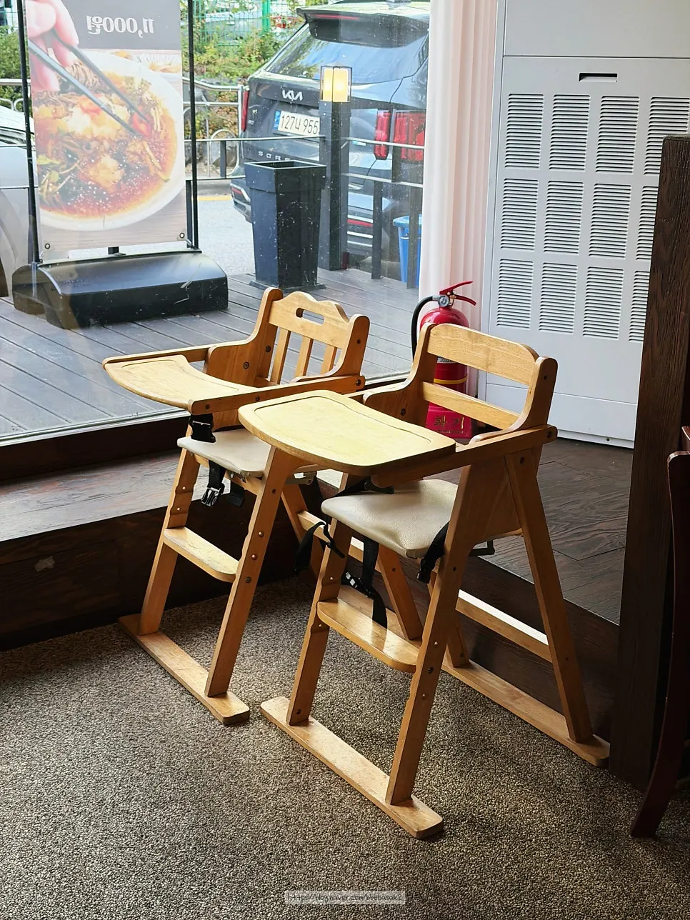 Bar seating at Gyeomson Donkatsu Geomdan Branch