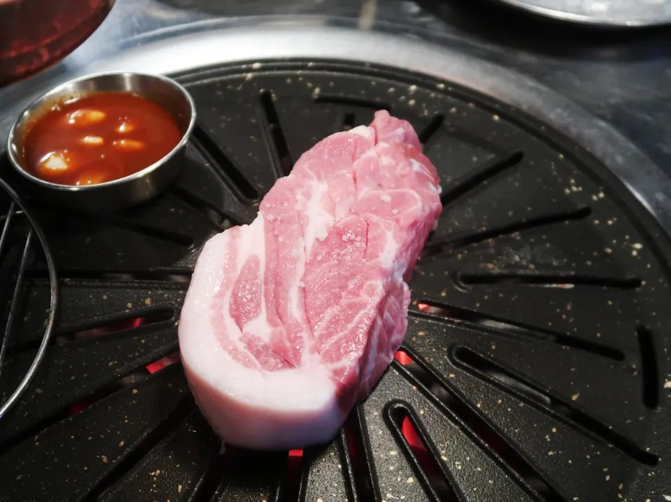두툼하게 나온 제주 특목살 생고기