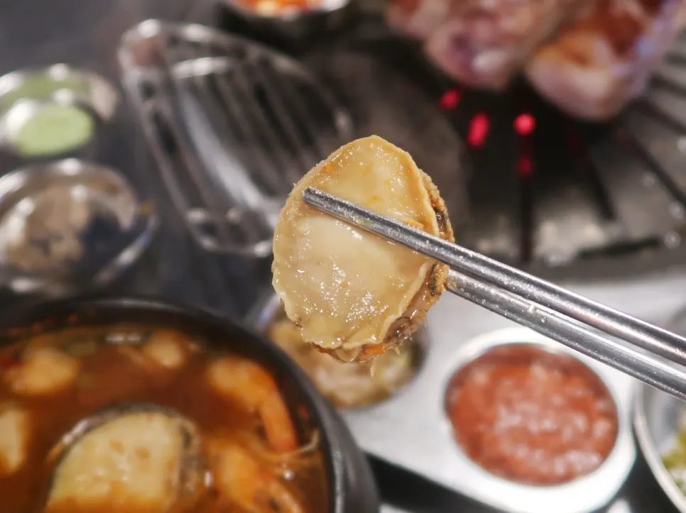 공기밥과 함께 먹는 해물 된장찌개