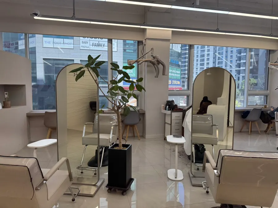 Storefront view of Lee Kyung Min Foret Geomdan New Town Branch