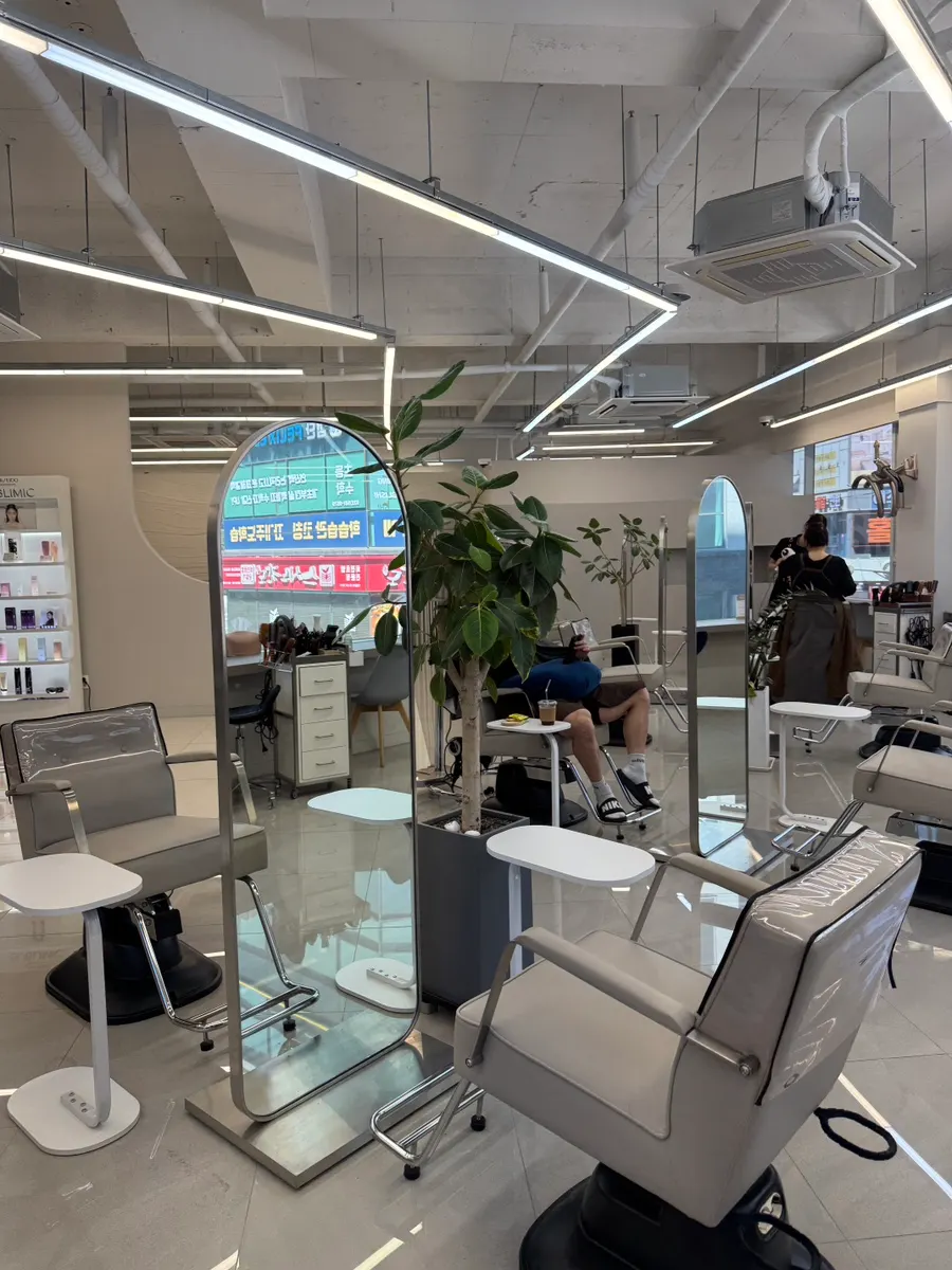 Interior decor of Lee Kyung Min Foret Geomdan New Town Branch