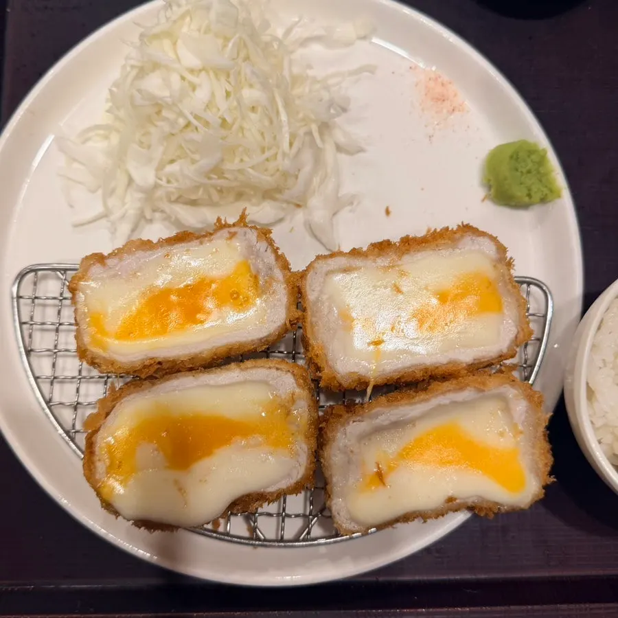 A plate of HOKATSU's sungnorang cheese katsu