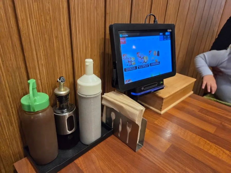 HOKATSU tables and high chair