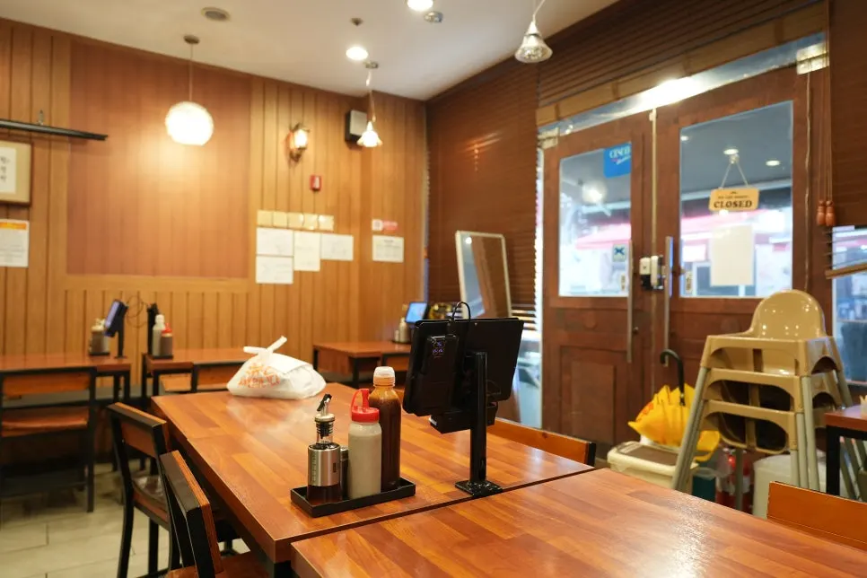 Interior of HOKATSU decorated in wood tones