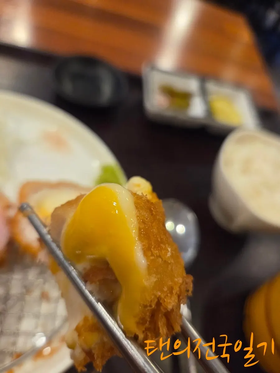 Cheese pull from a cheese cutlet