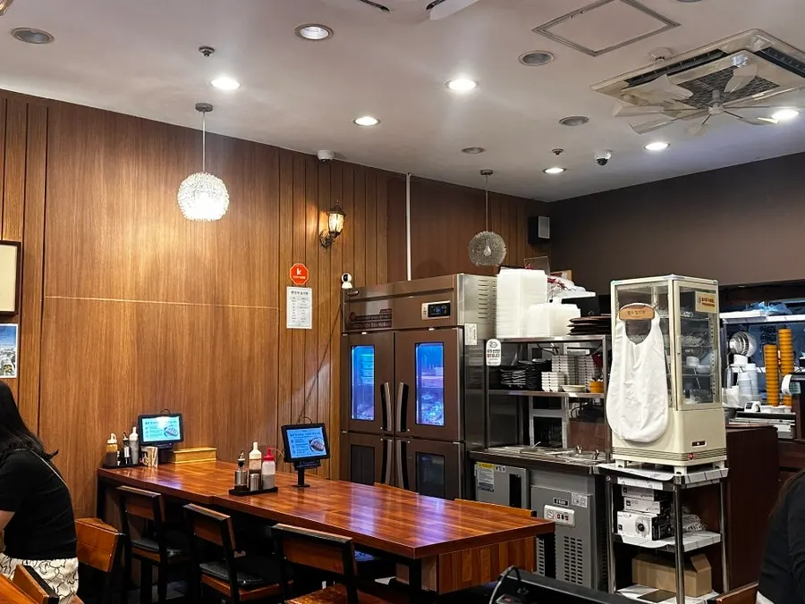 호카츠 매장 입구와 대기 공간
