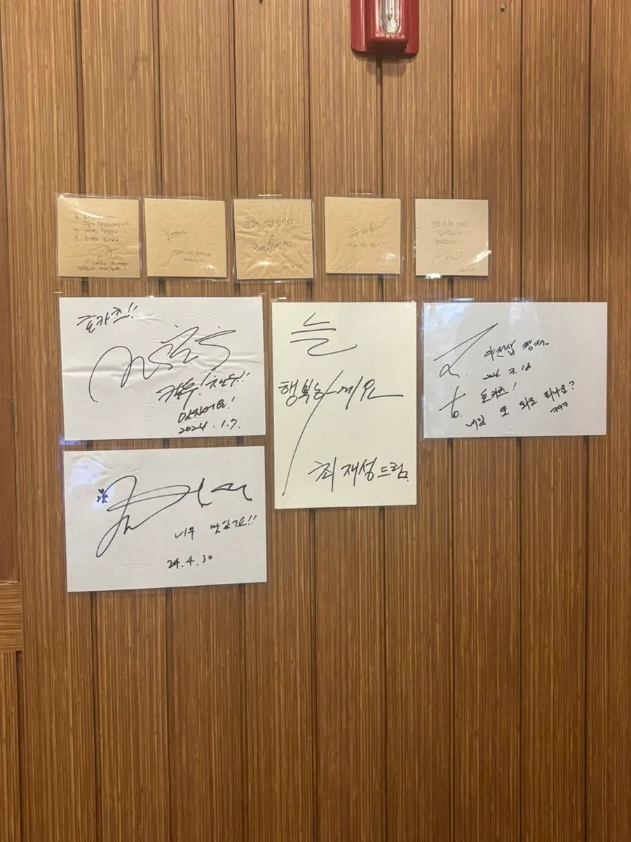 Celebrity autographs on the wall at HOKATSU