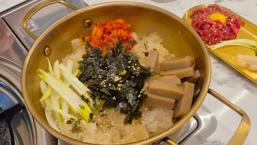 태블릿 주문 화면과 테이블