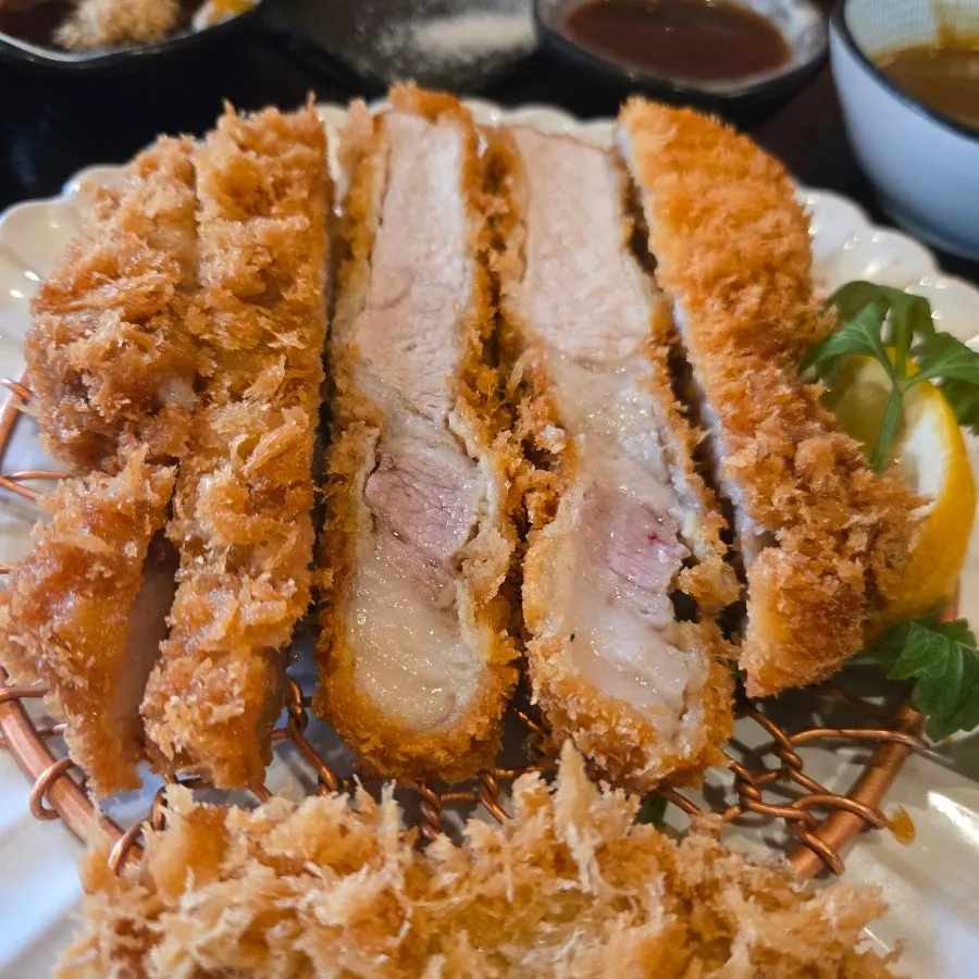 두툼한 스페셜 특등심 돈까스 관련 이미지