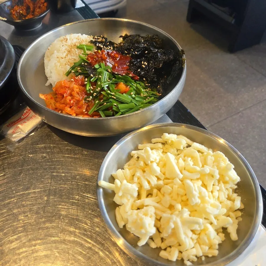 Self-fried kimchi rice cooking on the grill plate
