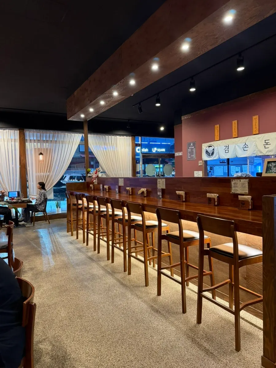 Single-seat bar seating good for solo dining