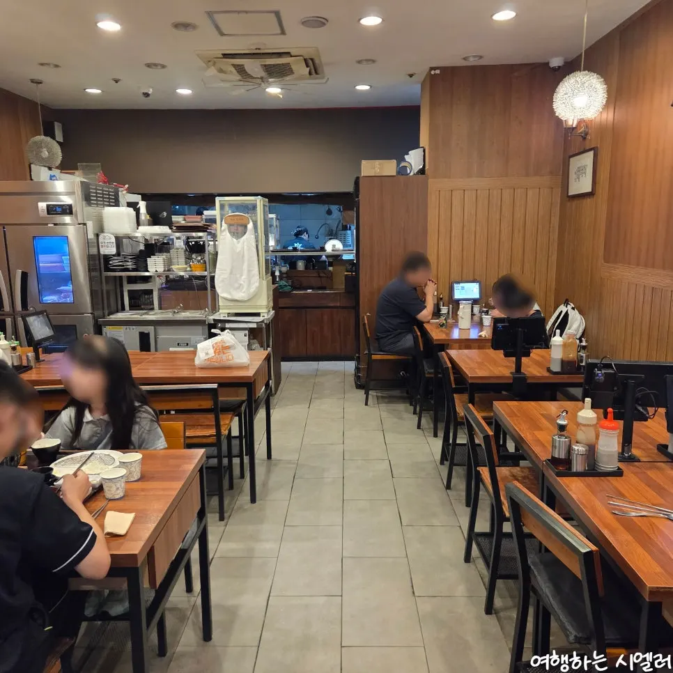 Seating inside HOKATSU