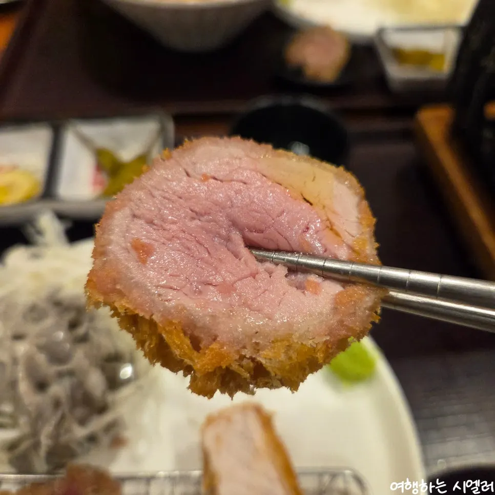 Set including charcoal-grilled Hogyukatsu