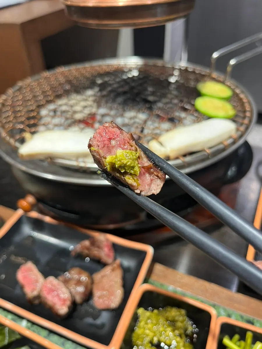 Hanwoo sushi at Ddeum Sukseong Hanwoo No.9
