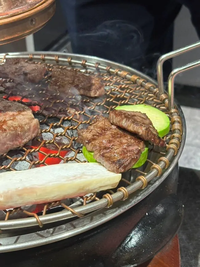 레스팅 후 잘라낸 등심 단면