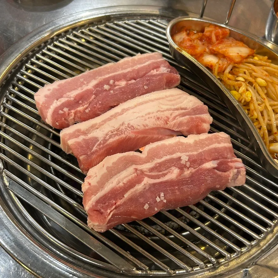 연탄불에 굽는 삼겹살