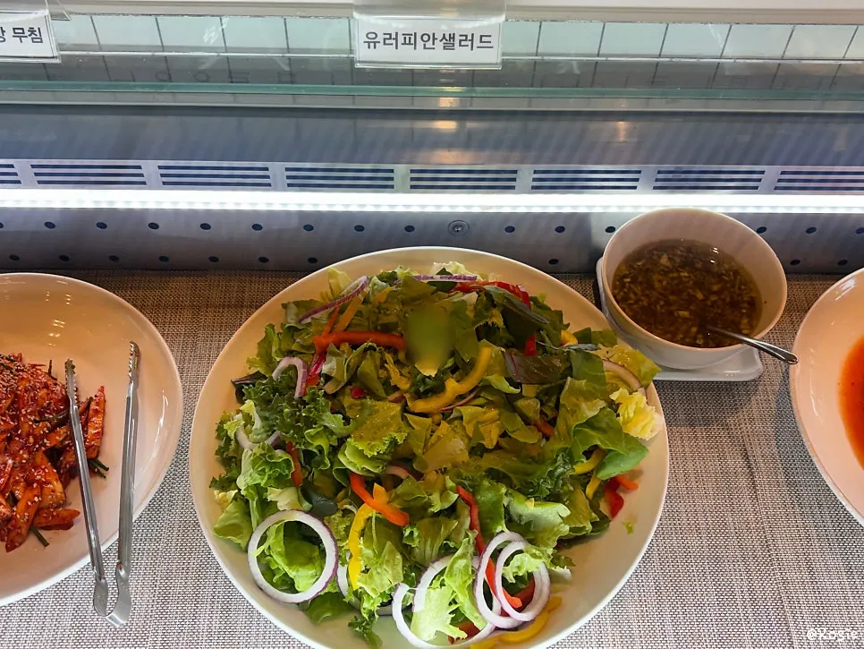 금등어 셀프바 김치와 밑반찬