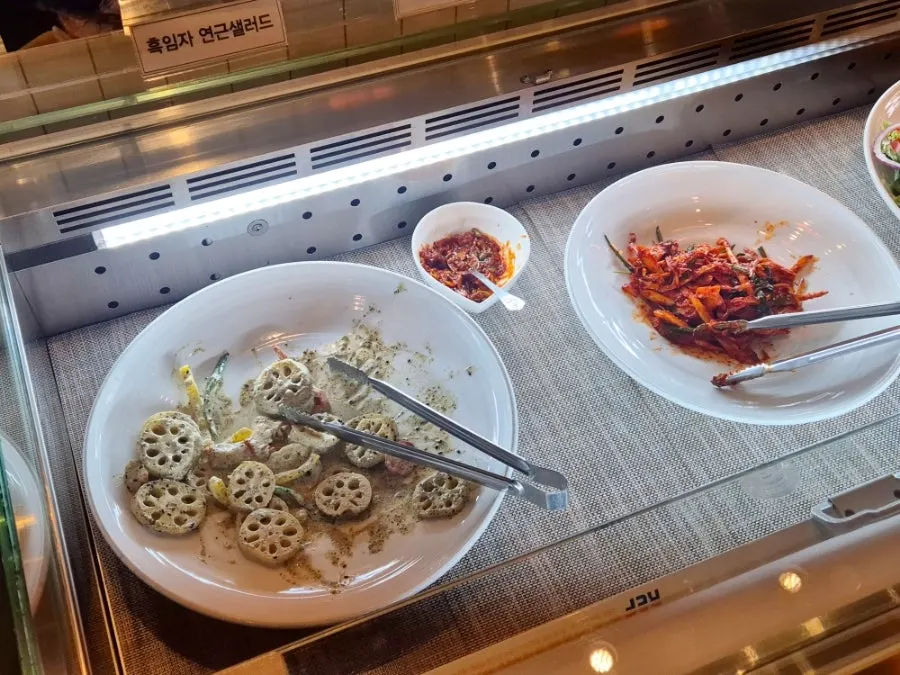 Banchan section of the self-serve salad bar at Geumdeungeo Main Branch