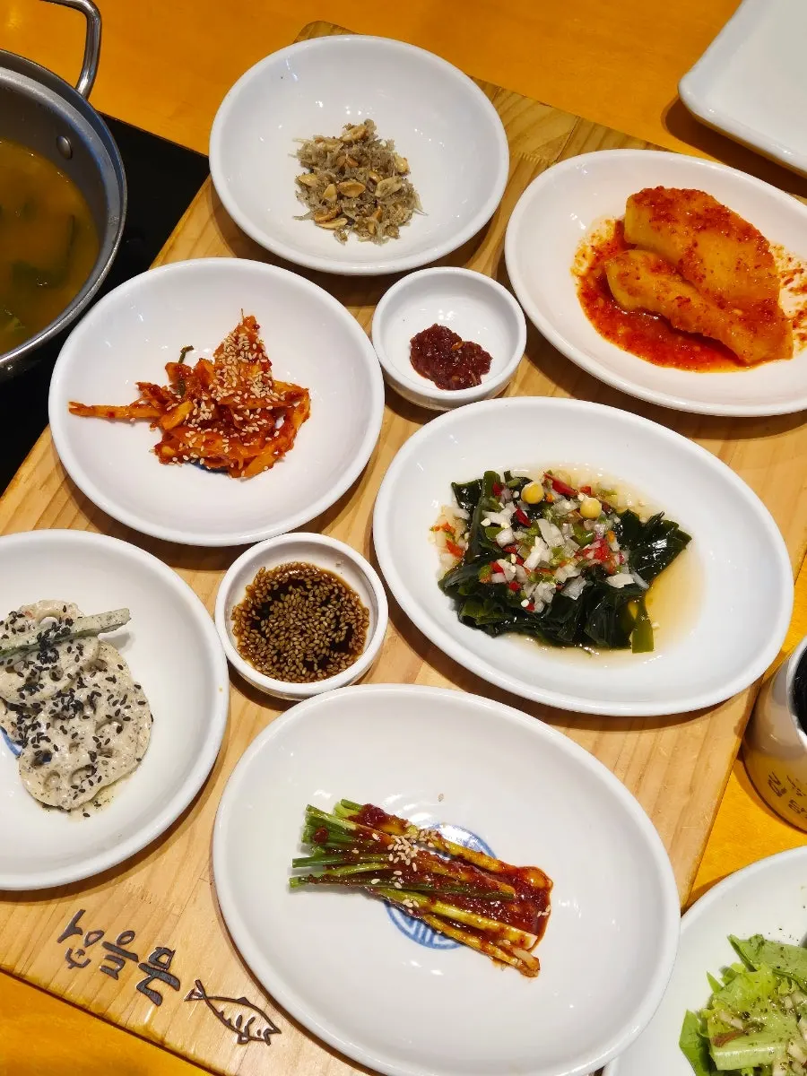 Neat banchan at Geumdeungeo Main Branch