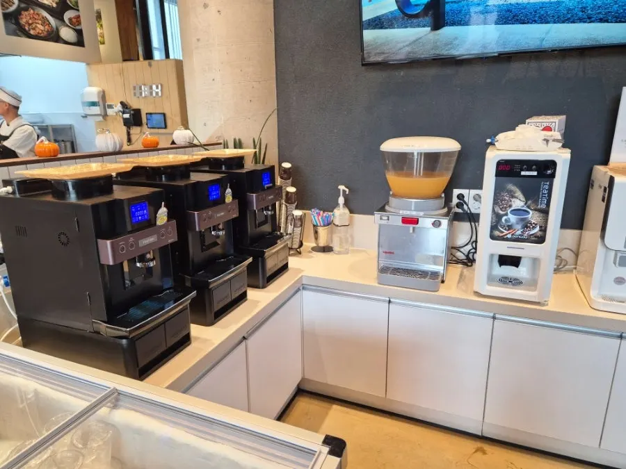 Dessert coffee zone with espresso machines