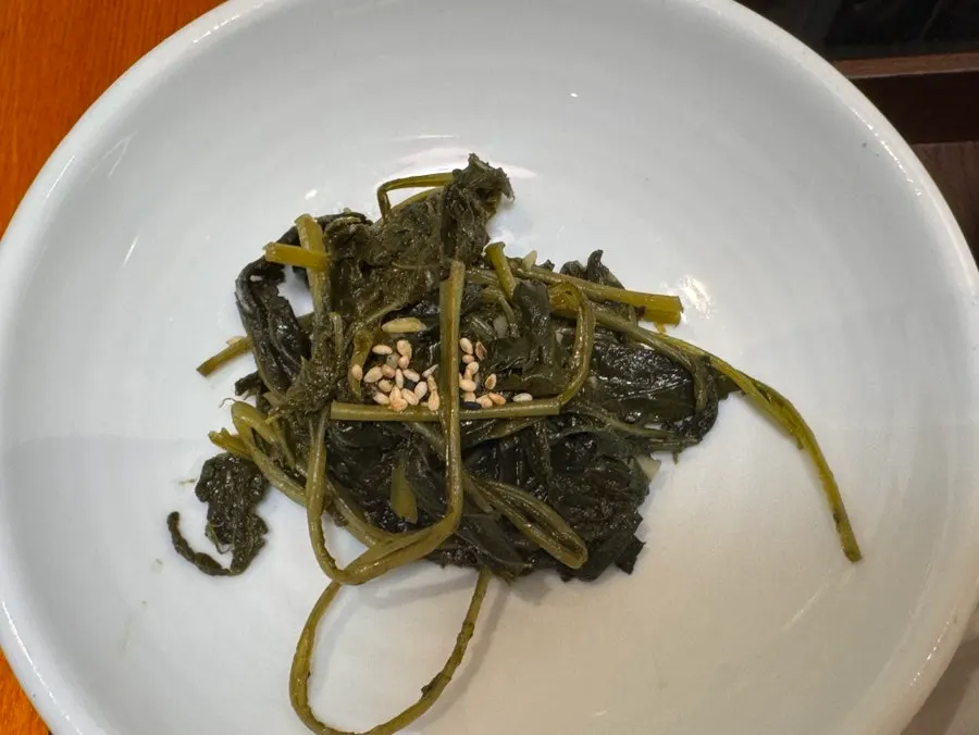 따끈한 솥밥과 밑반찬