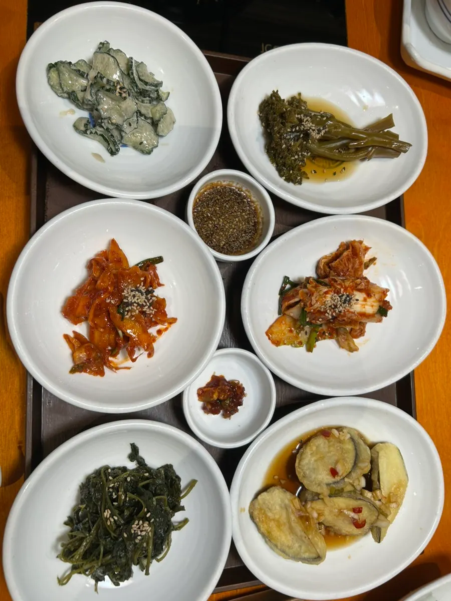 기본으로 차려진 금등어 반찬 셋팅상