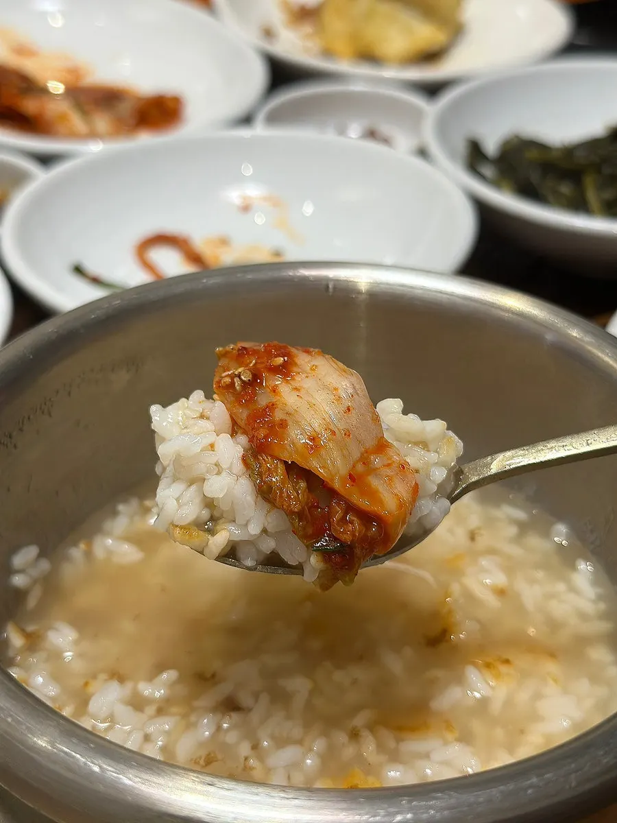 Beef bulgogi piled on top of the pot rice