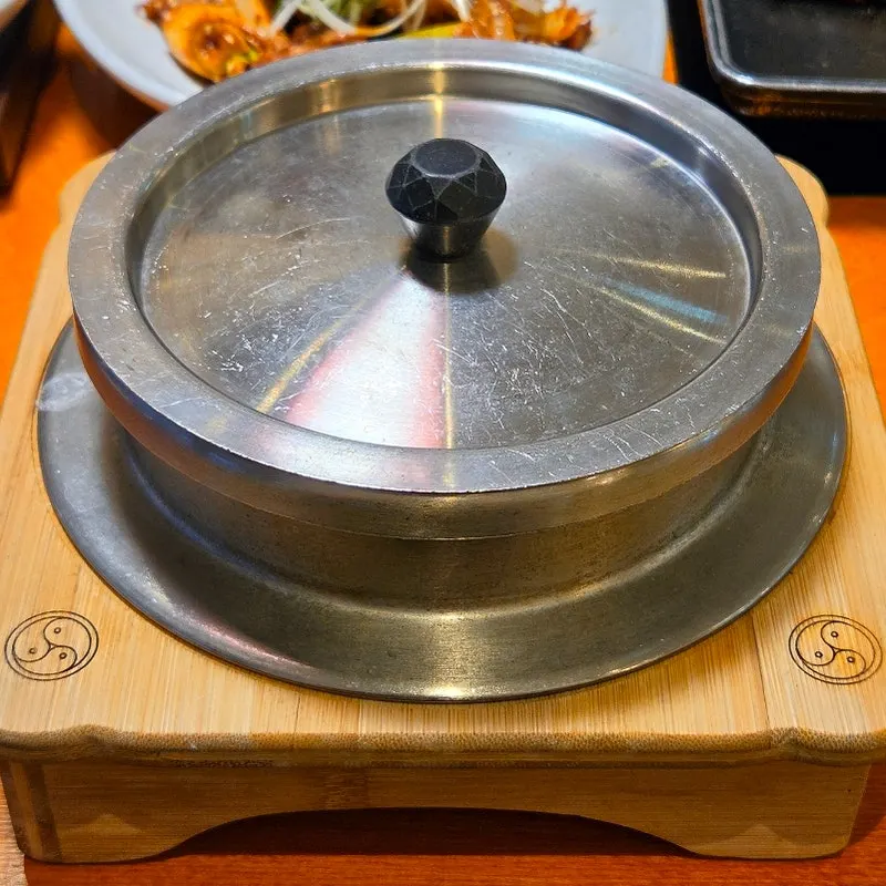 麴鹽窯烤鯖魚的內裡肉質