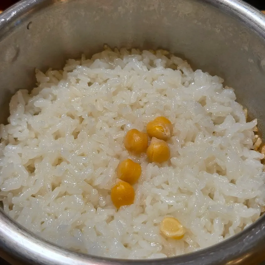 烤鯖魚沾麴鹽享用