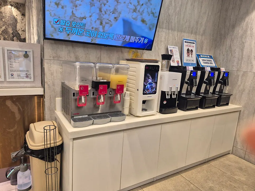 Dessert corner with sikhye and coffee at Geumdeungeo