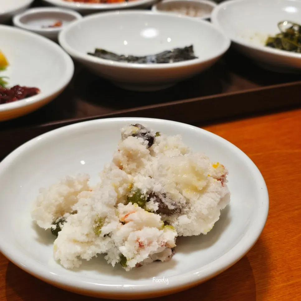 Rice cakes served at the end of the meal