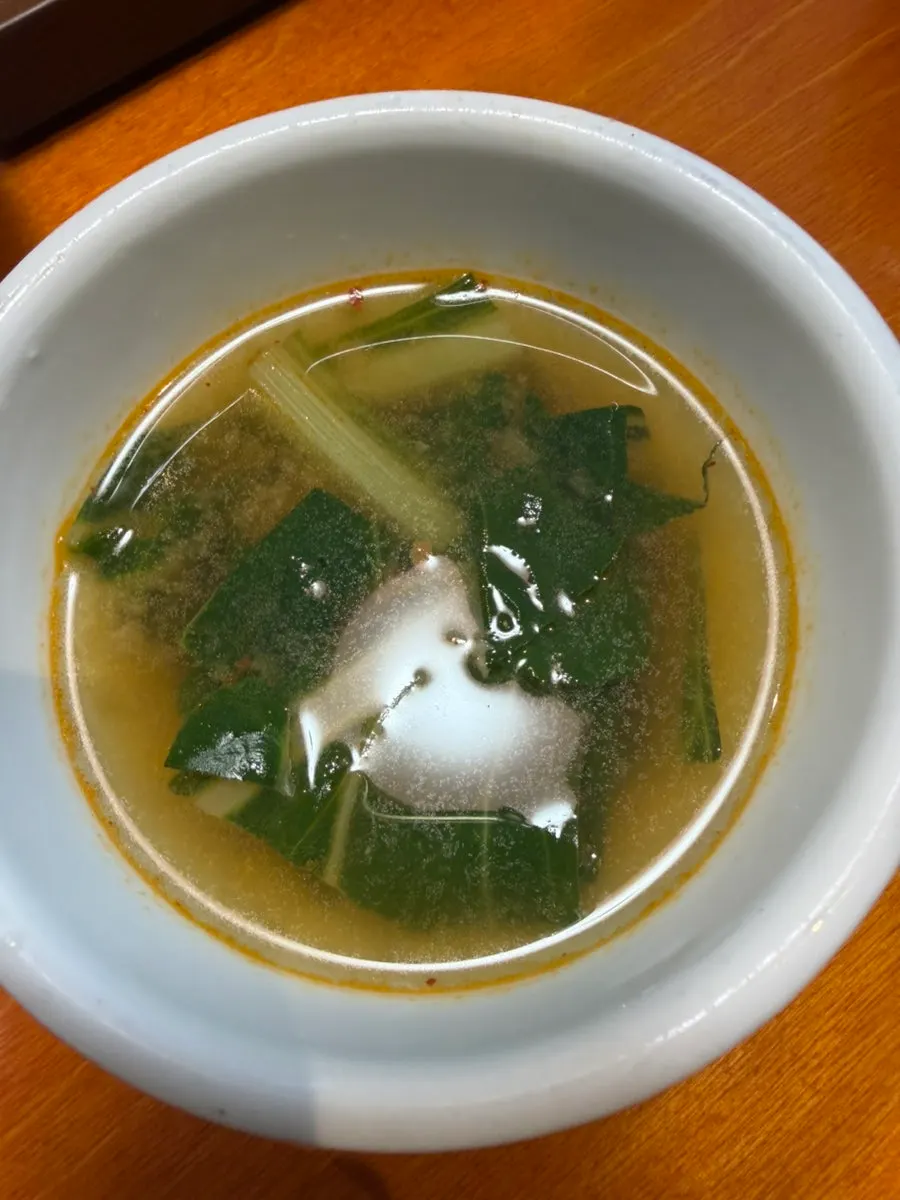 Golden-brown grilled mackerel from the Geumdeungeo pot rice set