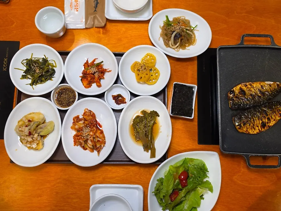 서비스로 나온 꼬막무침