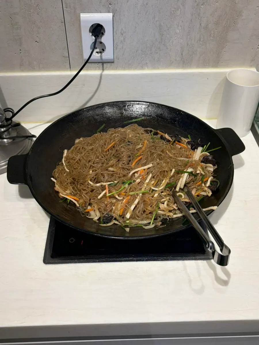 발라 먹은 고등어 살 접시