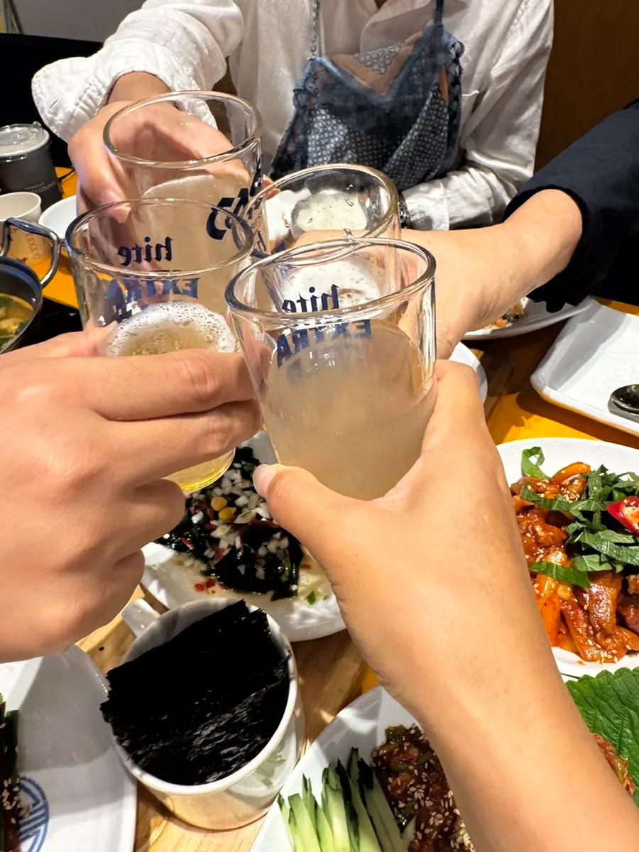 높은 층고의 금등어 들안길 본점 내부