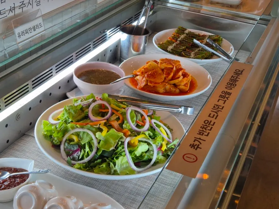 Full table spread at Geumdeungeo