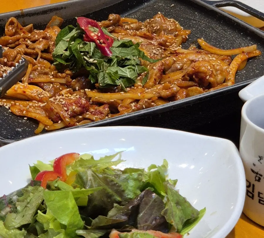 A plate of Geumdeungeo's direct-flame stir-fried pork
