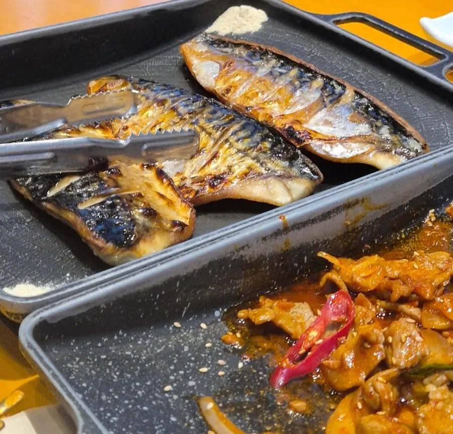 Geumdeungeo's wood-fired grilled mackerel served in the pan