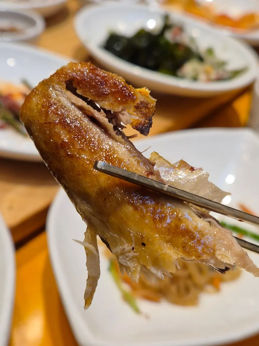 Grilled mackerel kept warm on an induction burner
