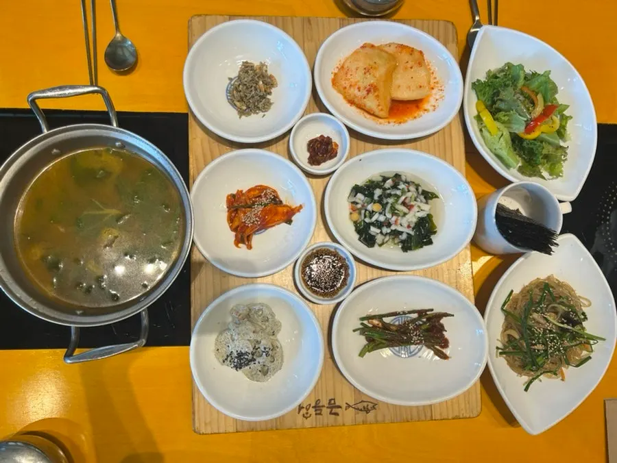 금등어 들안길 본점 밑반찬 한 상 차림