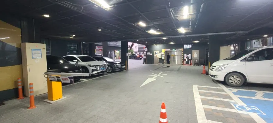 Business info and exterior of Geumdeungeo Deulanguil Main Branch