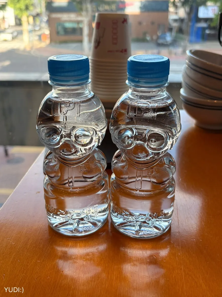 수제반찬 한상과 아이용 생수