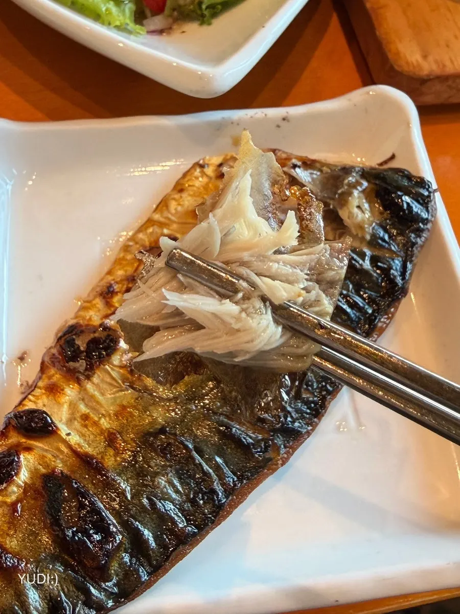 살을 발라낸 고등어 속살
