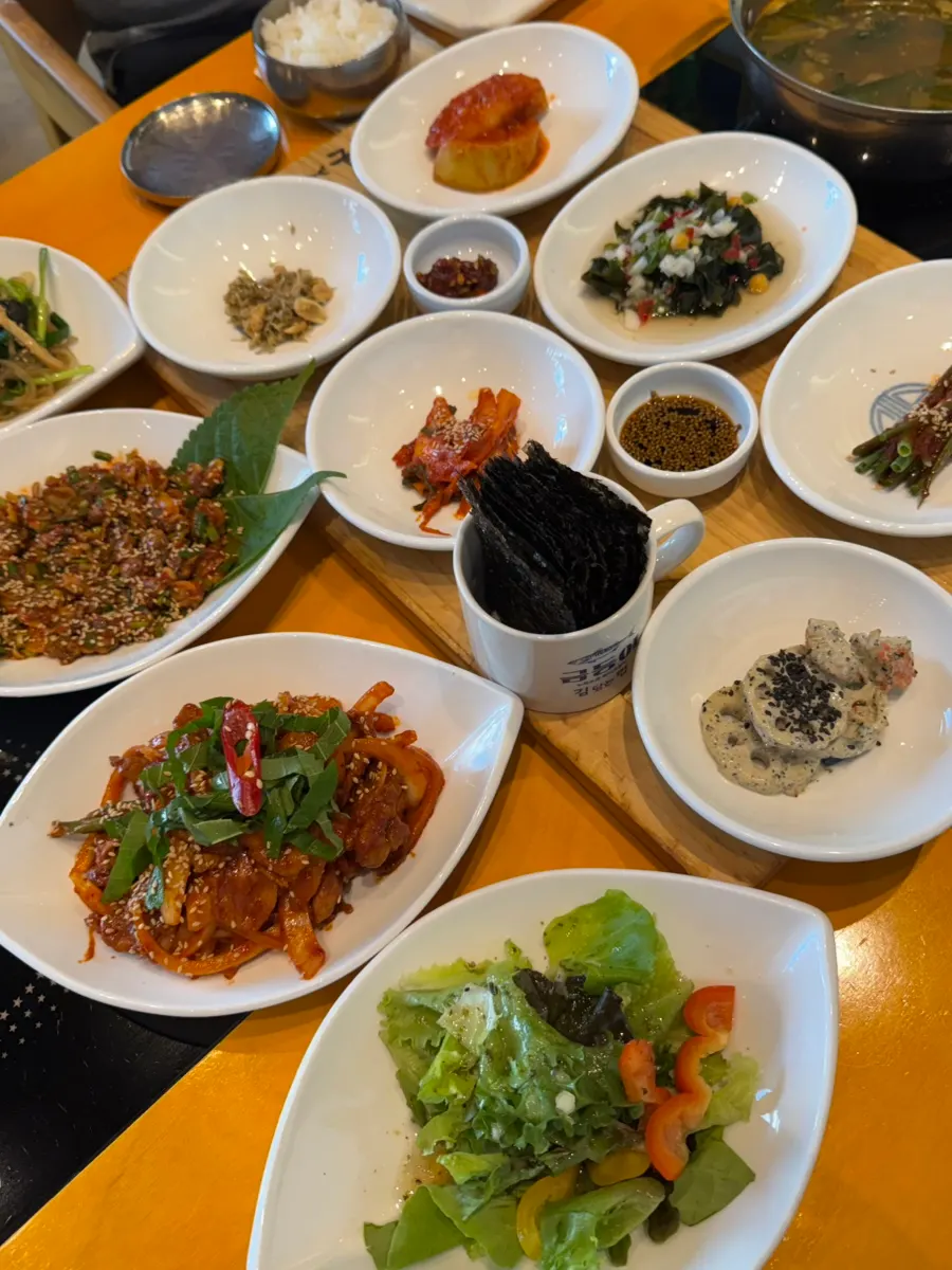두툼하게 썰린 제육볶음 고기