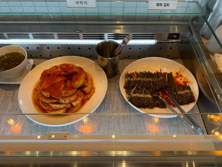 금등어 들안길 본점 홀 내부