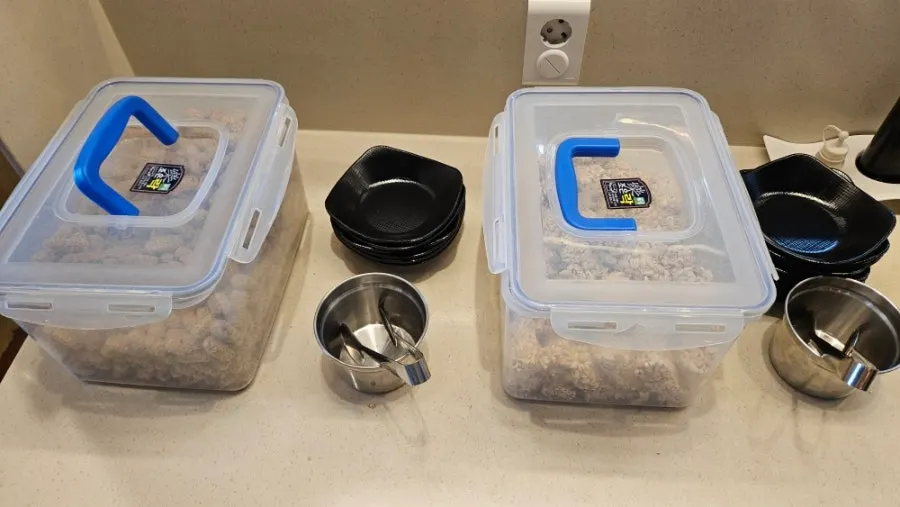Overview of the self-serve side dish corner